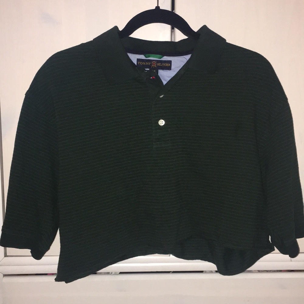 Green cropped polo shirt